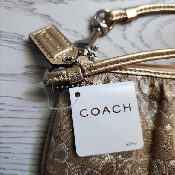 Coach Wristlet NWT - Picture 3 of 9